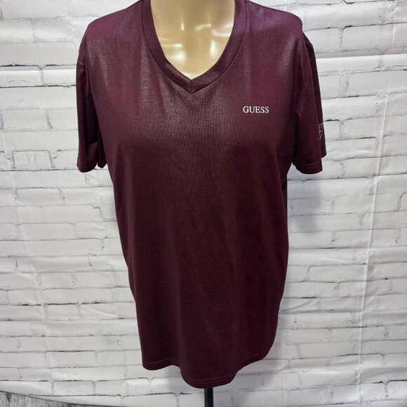 Men's Burgundy V-Neck Guess T-Shirt Large - Picture 1 of 8